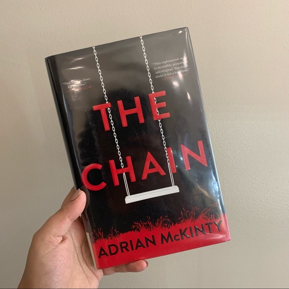 Book - The Chain by Adrian McKinty - Picture 5 of 5
